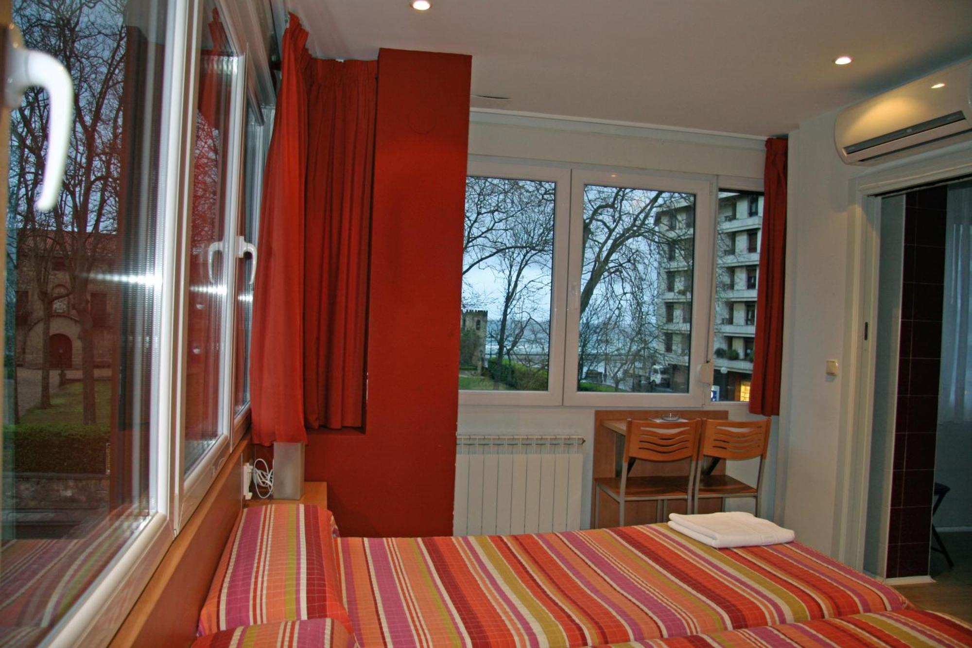 Hotel Ekia Pentsioa à Zarautz Extérieur photo
