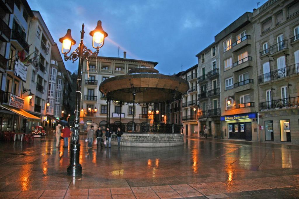 Hotel Ekia Pentsioa à Zarautz Extérieur photo